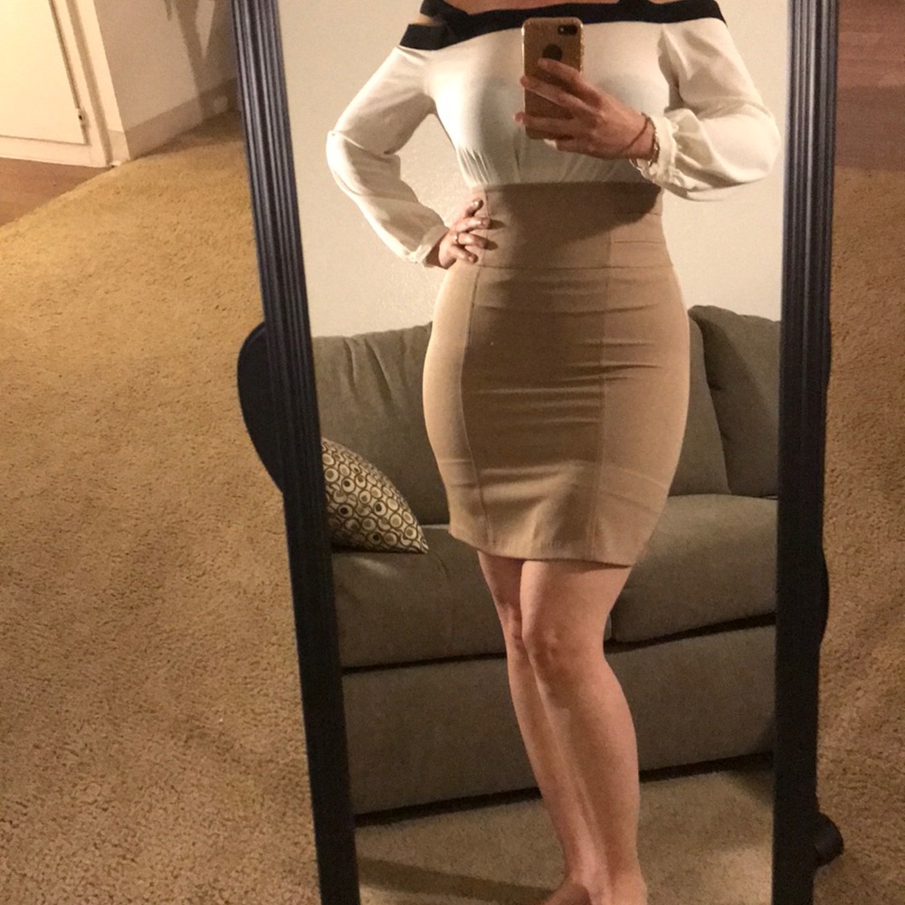 Pencil beige skirt High-waist Size M